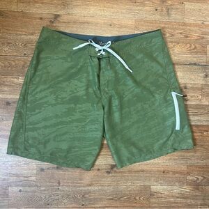 Under Armour men’s Green Camo Board Shorts